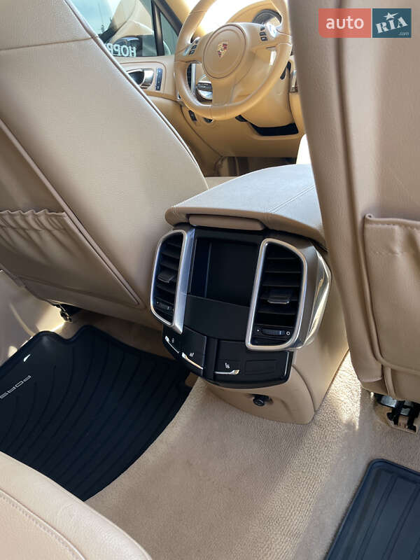 Внедорожник / Кроссовер Porsche Cayenne 2012 в Виннице