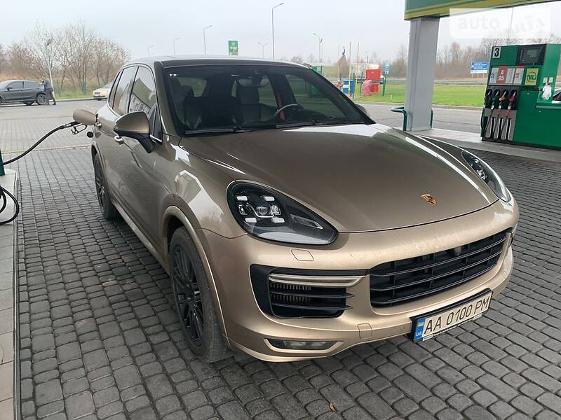 Позашляховик / Кросовер Porsche Cayenne 2016 в Києві