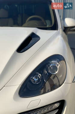 Позашляховик / Кросовер Porsche Cayenne 2011 в 