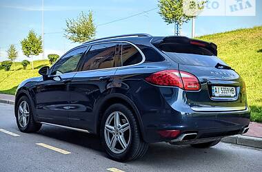 Внедорожник / Кроссовер Porsche Cayenne 2012 в 