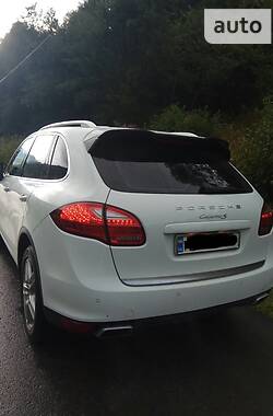 Позашляховик / Кросовер Porsche Cayenne 2013 в 