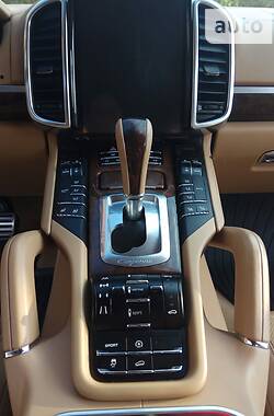 Позашляховик / Кросовер Porsche Cayenne 2013 в 
