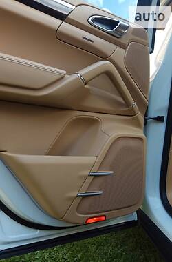 Позашляховик / Кросовер Porsche Cayenne 2013 в 