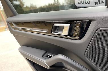 Внедорожник / Кроссовер Porsche Cayenne 2020 в 