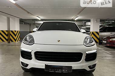 Позашляховик / Кросовер Porsche Cayenne 2015 в 