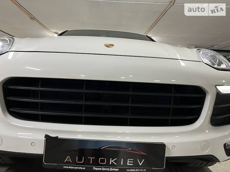 Внедорожник / Кроссовер Porsche Cayenne 2015 в Киеве