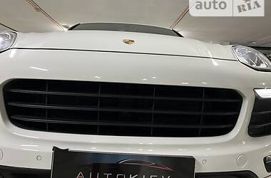 Позашляховик / Кросовер Porsche Cayenne 2015 в 