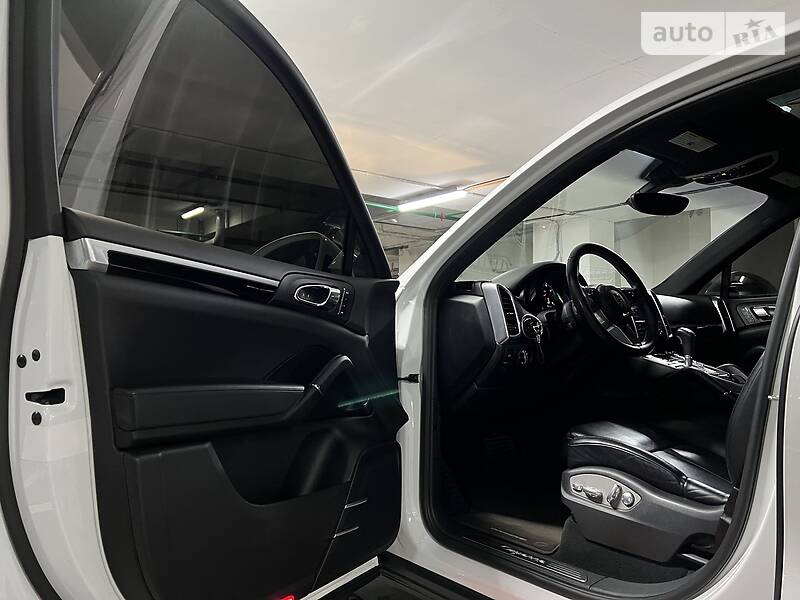 Внедорожник / Кроссовер Porsche Cayenne 2015 в Киеве