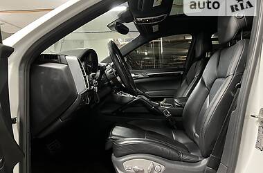 Позашляховик / Кросовер Porsche Cayenne 2015 в 