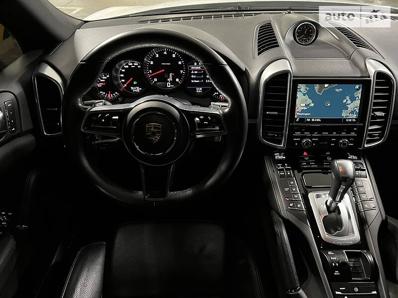 Внедорожник / Кроссовер Porsche Cayenne 2015 в Киеве