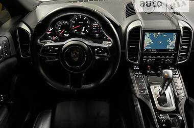 Позашляховик / Кросовер Porsche Cayenne 2015 в 