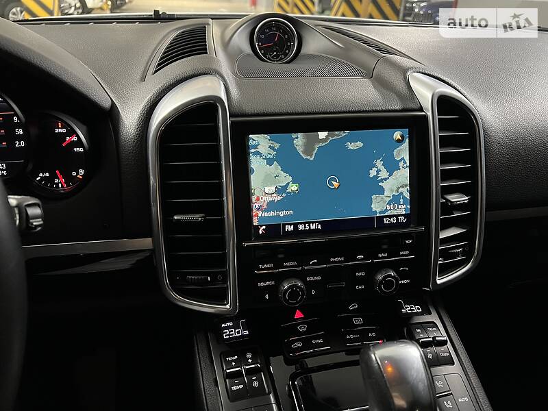 Внедорожник / Кроссовер Porsche Cayenne 2015 в Киеве