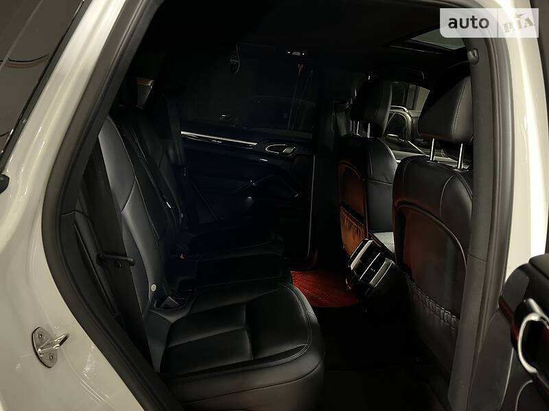 Внедорожник / Кроссовер Porsche Cayenne 2015 в Киеве