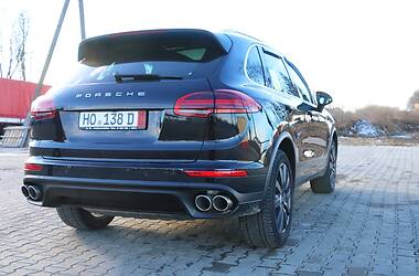 Внедорожник / Кроссовер Porsche Cayenne 2016 в 