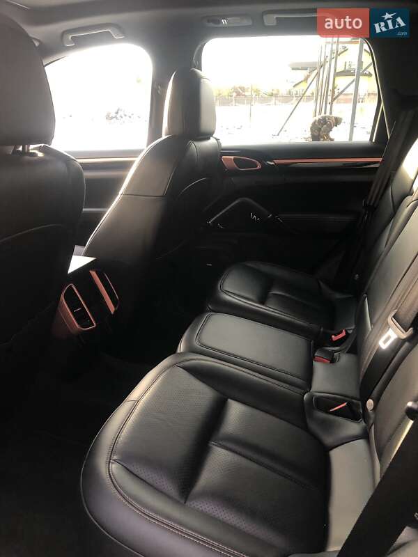 Внедорожник / Кроссовер Porsche Cayenne 2016 в Львове
