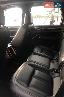 Внедорожник / Кроссовер Porsche Cayenne 2016 в 
