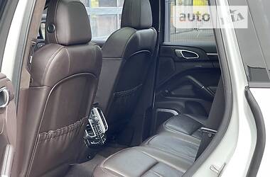 Внедорожник / Кроссовер Porsche Cayenne 2012 в 