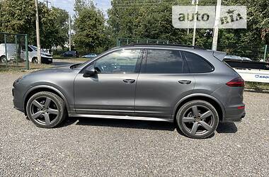 Позашляховик / Кросовер Porsche Cayenne 2016 в Чернівцях