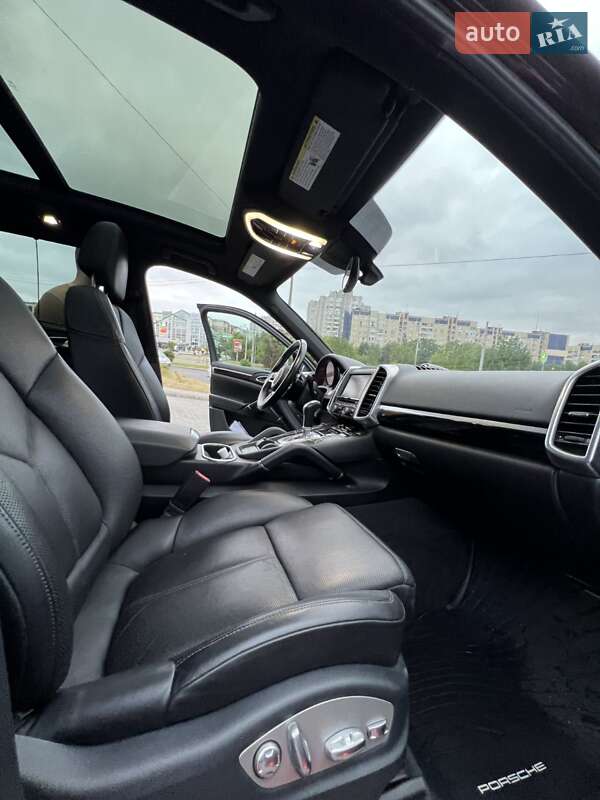 Внедорожник / Кроссовер Porsche Cayenne 2015 в Львове