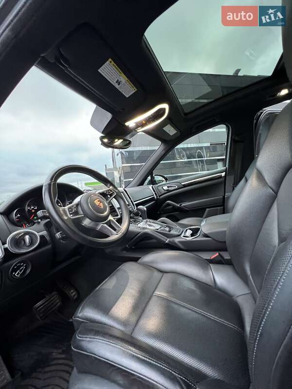 Внедорожник / Кроссовер Porsche Cayenne 2015 в Львове