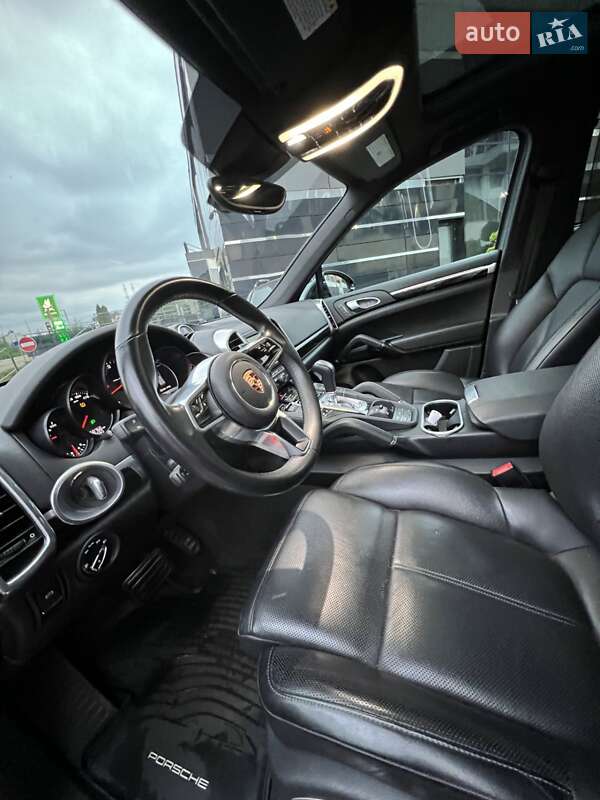 Внедорожник / Кроссовер Porsche Cayenne 2015 в Львове