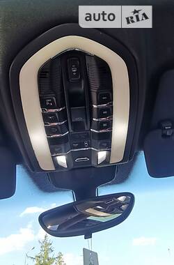 Позашляховик / Кросовер Porsche Cayenne 2015 в Чернівцях