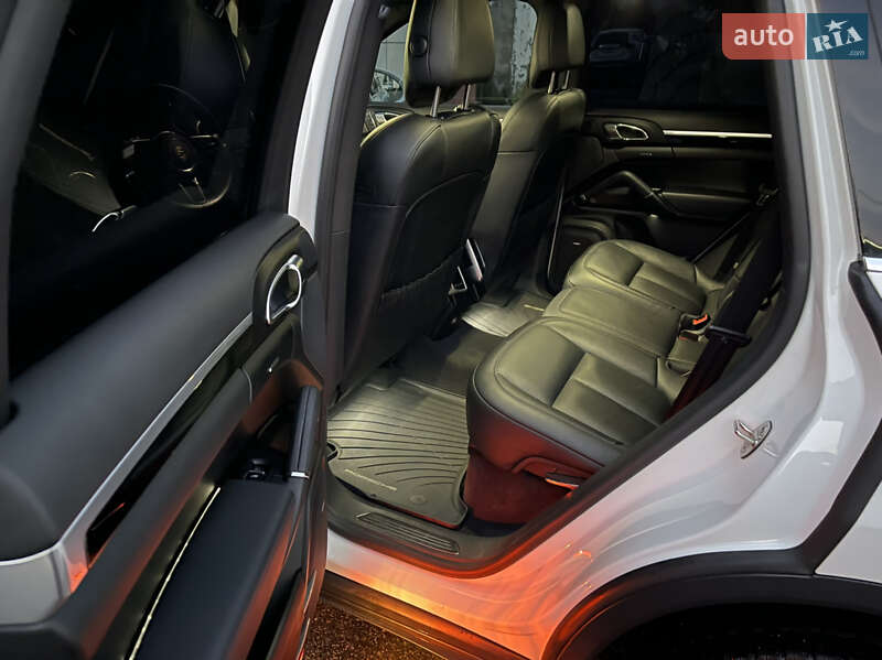 Внедорожник / Кроссовер Porsche Cayenne 2015 в Киеве