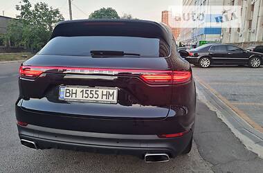 Внедорожник / Кроссовер Porsche Cayenne 2017 в 