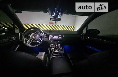 Внедорожник / Кроссовер Porsche Cayenne 2017 в 