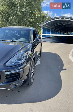 Внедорожник / Кроссовер Porsche Cayenne 2015 в Киеве