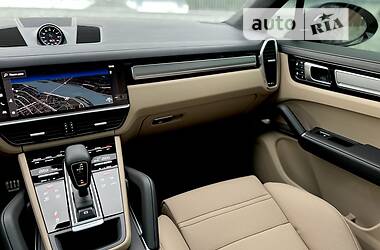 Внедорожник / Кроссовер Porsche Cayenne 2021 в 