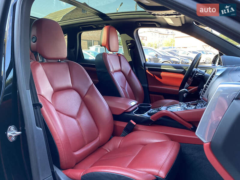 Внедорожник / Кроссовер Porsche Cayenne 2015 в Коломые