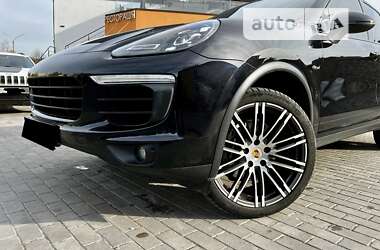 Внедорожник / Кроссовер Porsche Cayenne 2015 в Киеве