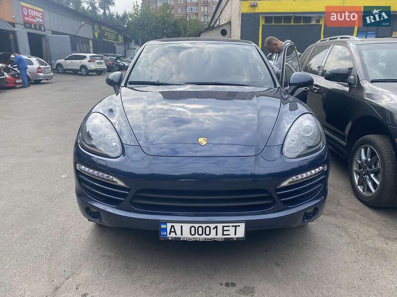 Внедорожник / Кроссовер Porsche Cayenne 2011 в Киеве