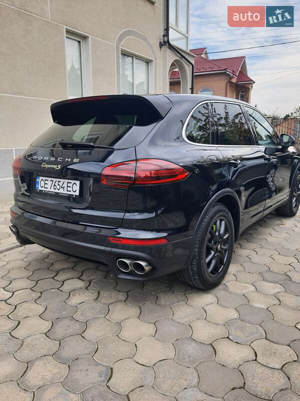 Внедорожник / Кроссовер Porsche Cayenne 2015 в Черновцах