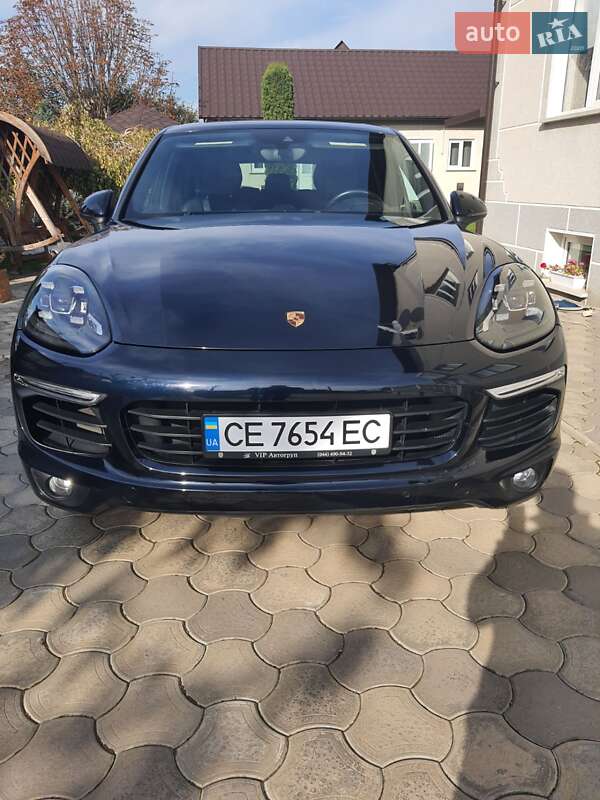 Внедорожник / Кроссовер Porsche Cayenne 2015 в Черновцах