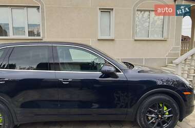 Внедорожник / Кроссовер Porsche Cayenne 2015 в 