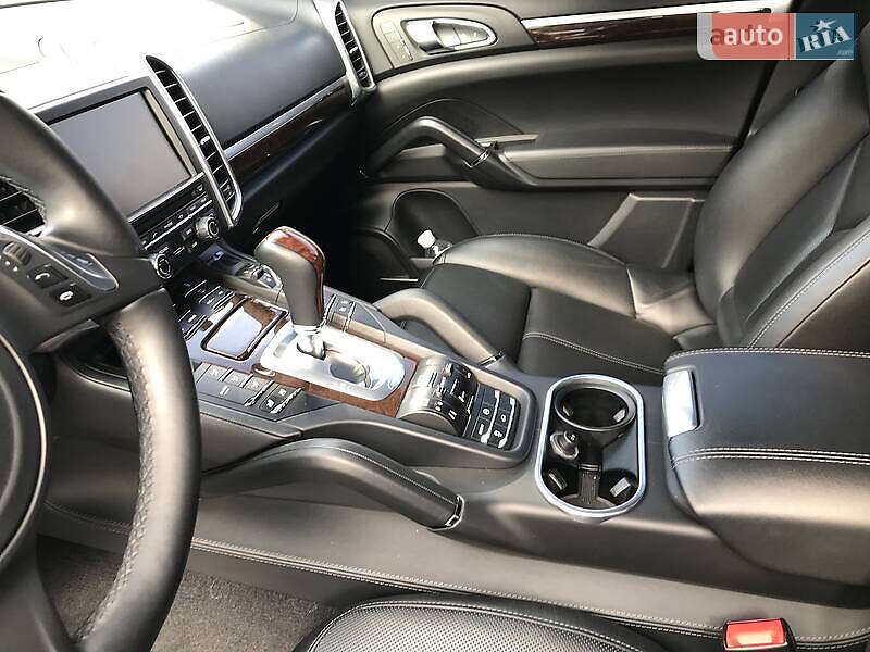 Внедорожник / Кроссовер Porsche Cayenne 2012 в Днепре