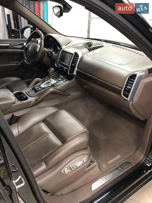 Позашляховик / Кросовер Porsche Cayenne 2012 в Івано-Франківську