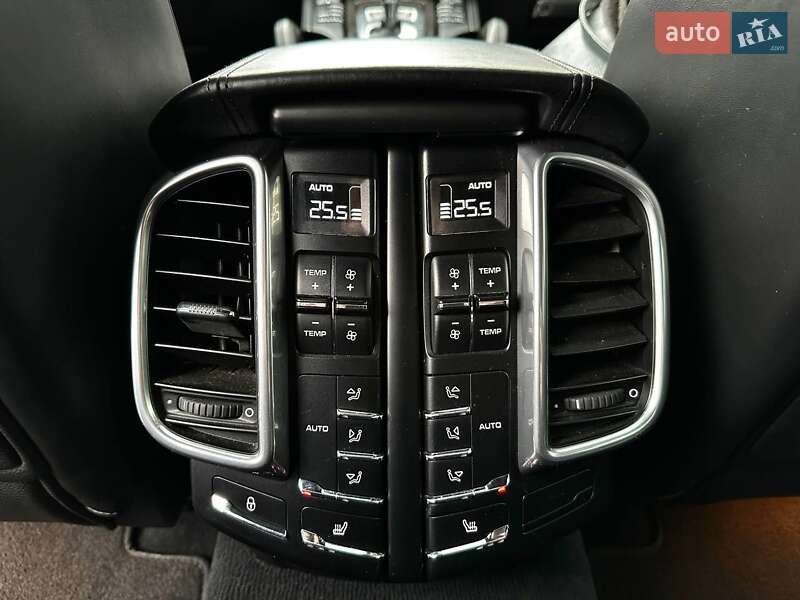 Позашляховик / Кросовер Porsche Cayenne 2013 в Харкові