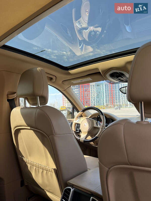 Внедорожник / Кроссовер Porsche Cayenne 2014 в Киеве
