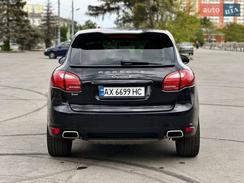 Позашляховик / Кросовер Porsche Cayenne 2013 в Харкові