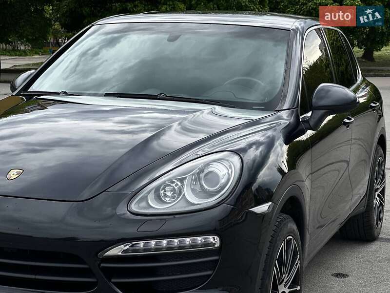 Позашляховик / Кросовер Porsche Cayenne 2013 в Харкові