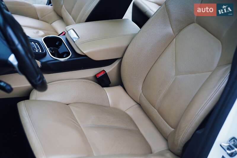 Позашляховик / Кросовер Porsche Cayenne 2014 в Києві