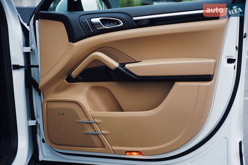 Позашляховик / Кросовер Porsche Cayenne 2014 в Києві