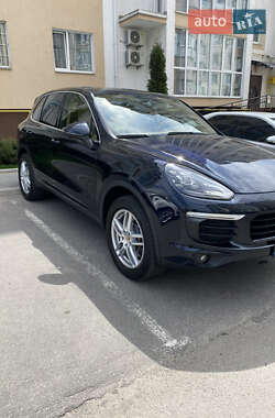 Внедорожник / Кроссовер Porsche Cayenne 2015 в 