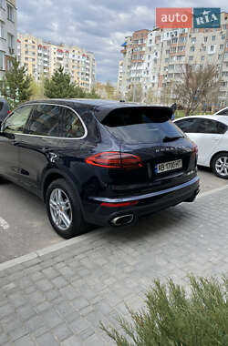 Внедорожник / Кроссовер Porsche Cayenne 2015 в 
