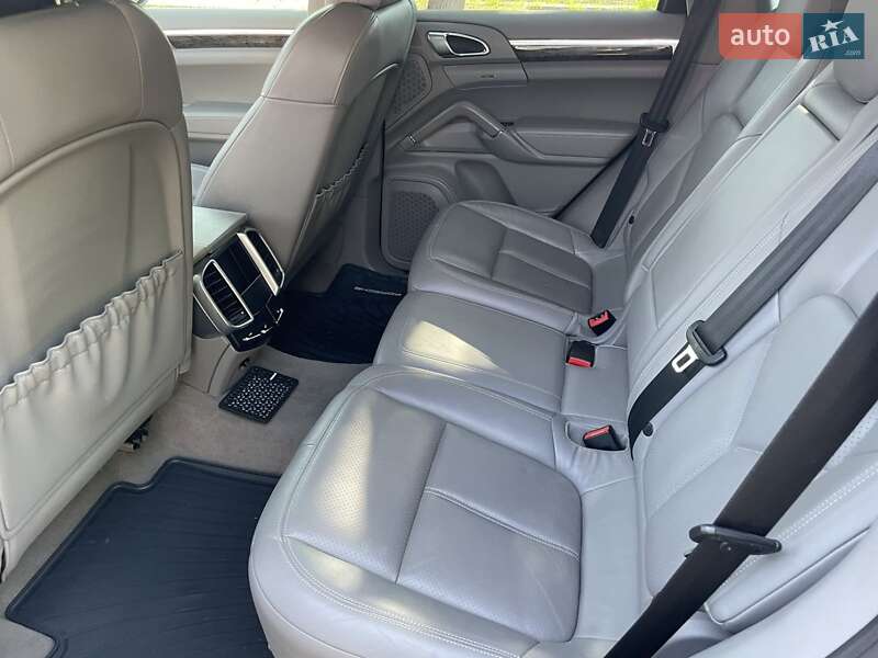 Внедорожник / Кроссовер Porsche Cayenne 2010 в Ивано-Франковске