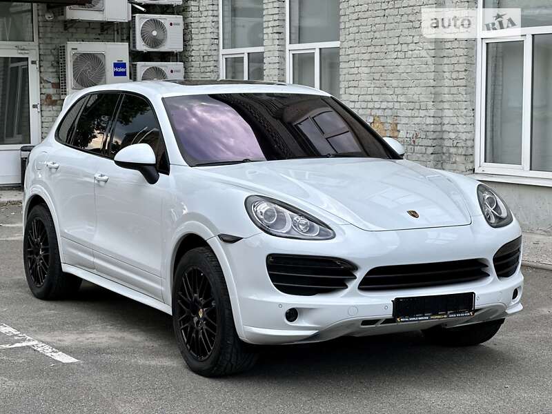 Внедорожник / Кроссовер Porsche Cayenne 2012 в Киеве