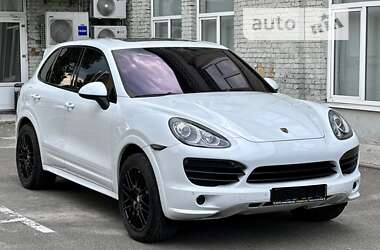 Позашляховик / Кросовер Porsche Cayenne 2012 в 